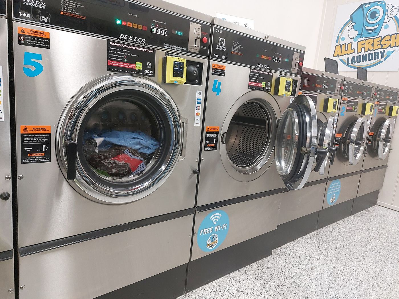 Row of front-load washing machines. Photo: ArtOfHappiness, CC BY-SA 4.0, via Wikimedia Commons.